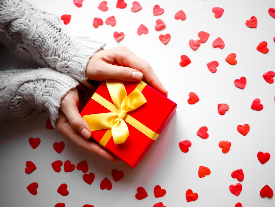 Što pokloniti za Valentinovo? Najbolji vodič za svaki budžet