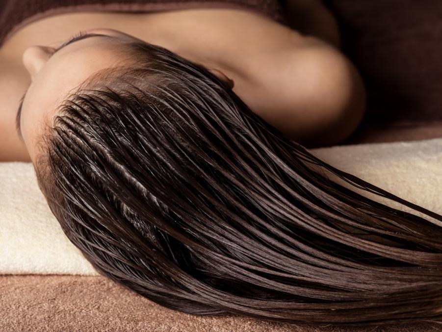 Očuvati zdravu kosu nakon ljeta: savjeti i proizvodi protiv opadanja kose