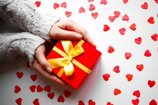 Što pokloniti za Valentinovo? Najbolji vodič za svaki budžet